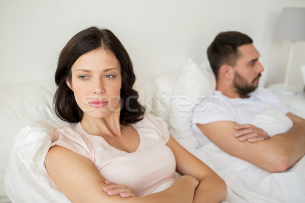 Nefericit cuplu conflict pat acasă oameni Imagine de stoc © dolgachov