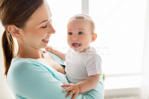 Feliz jóvenes madre pequeño bebé casa Foto stock © dolgachov