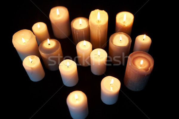 Gyertyák égő sötétség fekete gyász láng Stock fotó © dolgachov
