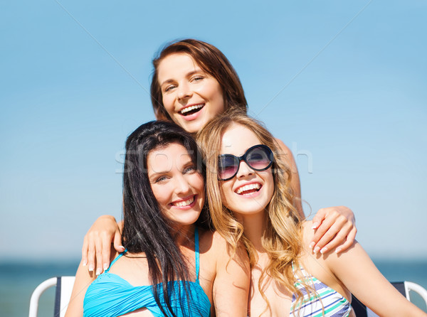 Kızlar güneşlenme yaz tatil tatil Stok fotoğraf © dolgachov