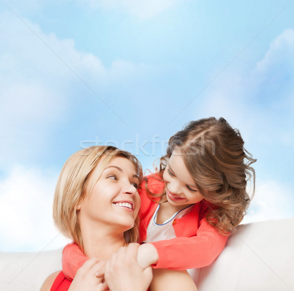 擁抱 母親 女兒 家庭 孩子 幸福 商業照片 © dolgachov