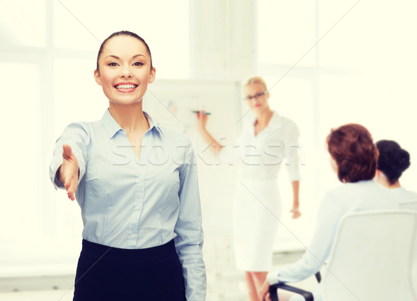 Femeie de afaceri mână gata strângere de mână afaceri Imagine de stoc © dolgachov