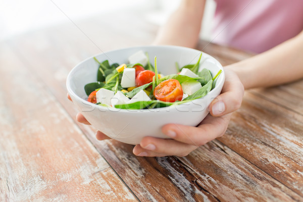 Hände Salatschüssel gesunde Ernährung Stock foto © dolgachov