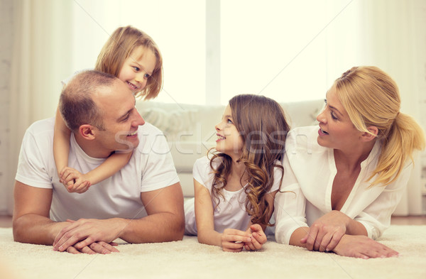 Foto stock: Padres · dos · ninas · piso · casa · familia