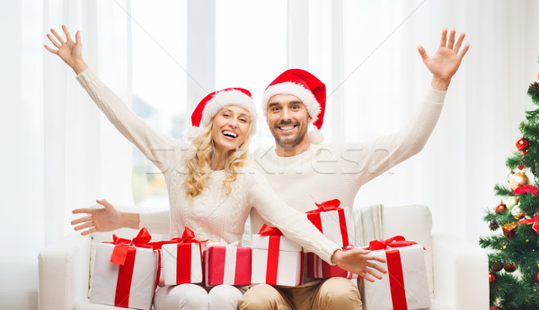 Stock fotó: Boldog · pár · otthon · karácsony · ajándékdobozok · ünnepek