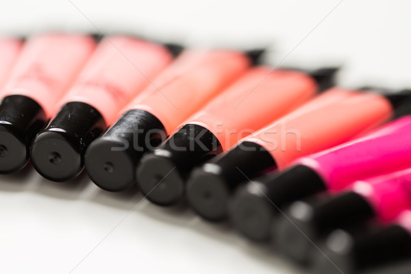 關閉 唇彩 化妝品 彌補 美女 商業照片 © dolgachov