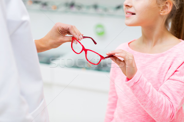 Közelkép lány elvesz szemüveg optika bolt Stock fotó © dolgachov