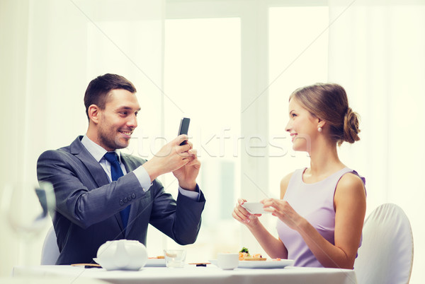 Stockfoto: Glimlachend · paar · sushi · smartphones · restaurant · technologie