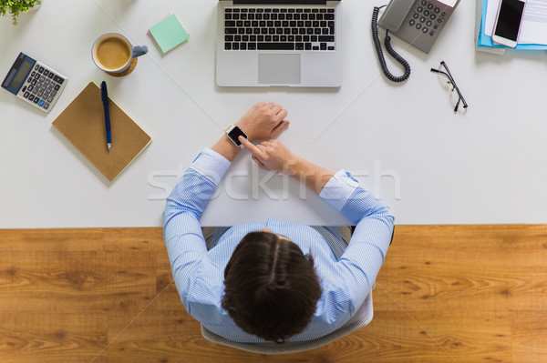 üzletasszony dolgozik laptop iroda üzletemberek technológia Stock fotó © dolgachov
