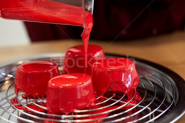 Stock foto: Krug · Gießen · Kuchen · Gebäck · Laden · Kochen