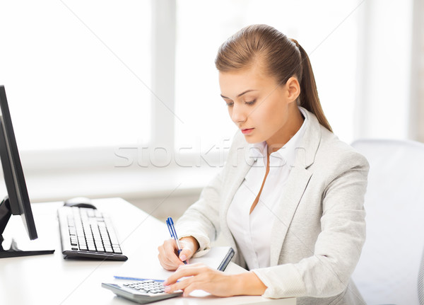 Empresária caderno calculadora quadro negócio mulher Foto stock © dolgachov