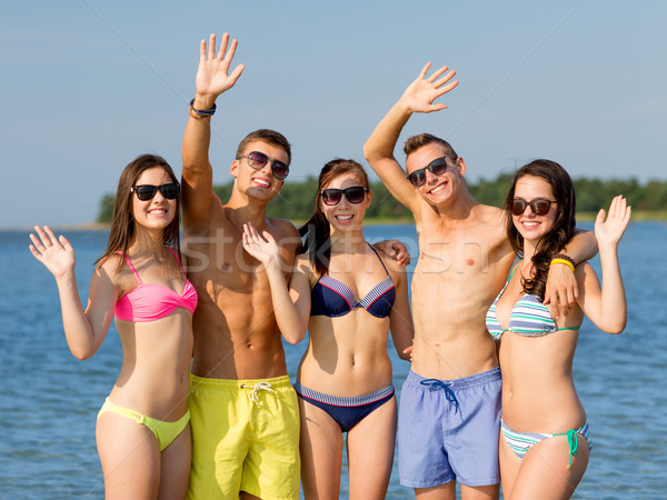 Lächelnd Freunde Sonnenbrillen Sommer Strand Freundschaft Stock foto © dolgachov