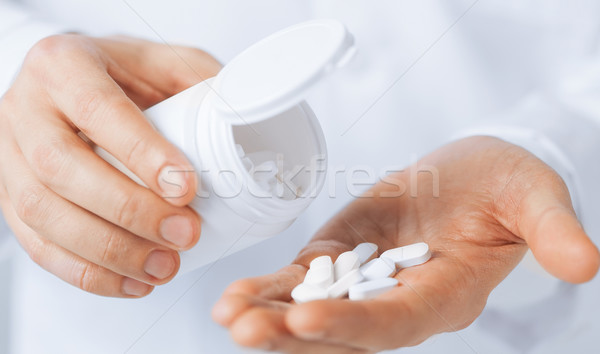 Foto stock: Médico · mãos · branco · empacotar · pílulas