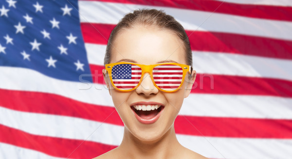 Gelukkig tienermeisje Amerikaanse vlag mensen trots dag Stockfoto © dolgachov