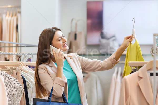 Mulher chamada roupa armazenar venda Foto stock © dolgachov