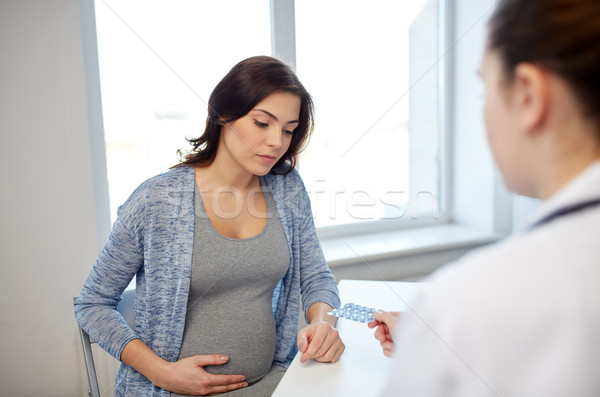 Ginecólogo médico mujer embarazada hospital embarazo ginecología Foto stock © dolgachov