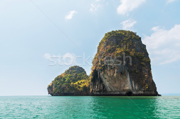 Krabi eiland klif oceaan water Thailand Stockfoto © dolgachov