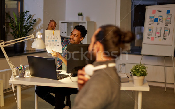 Foto stock: Criador · homem · documentos · colega · escritório