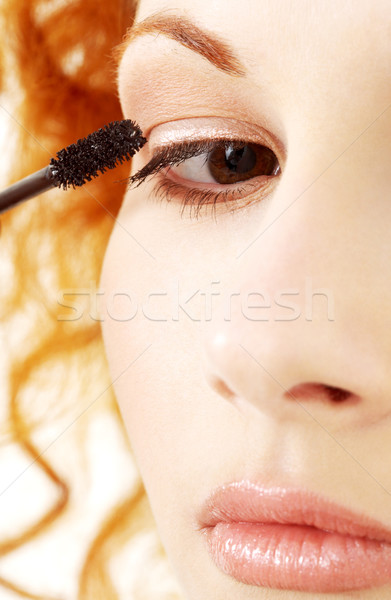 Vörös hajú nő jelentkezik fekete smink kép nő Stock fotó © dolgachov