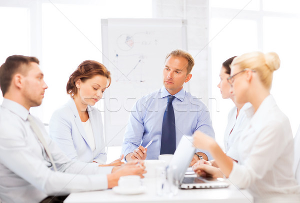 Foto stock: Equipe · de · negócios · reunião · escritório · negócio · trabalhando · equipe