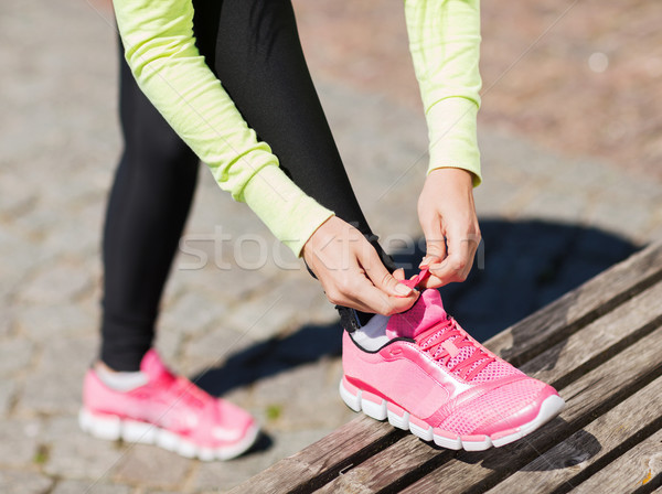 Futó nő edzőcipő cipők sport fitnessz Stock fotó © dolgachov