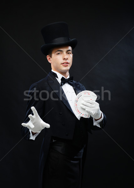 Bűvész mutat trükk kártyapakli mágikus előadás Stock fotó © dolgachov