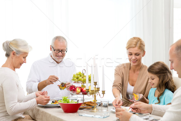 Stockfoto: Glimlachend · familie · vakantie · diner · home · vakantie