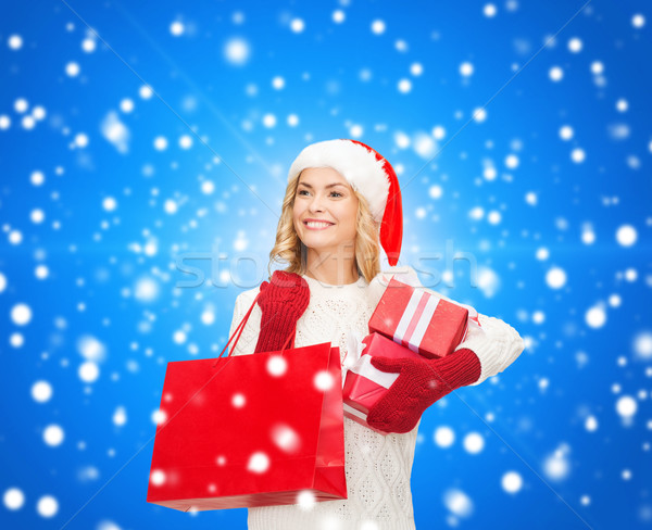 微笑 年輕女子 聖誕老人 幫手 帽子 禮品 商業照片 © dolgachov