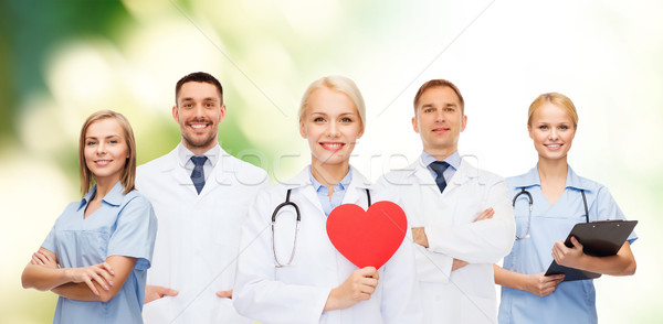 [[stock_photo]]: Groupe · souriant · médecins · rouge · forme · de · coeur · médecine