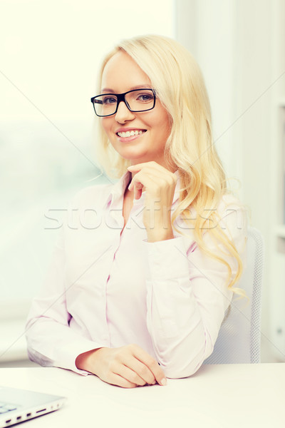 Mosolyog üzletasszony titkárnő iroda oktatás üzletemberek Stock fotó © dolgachov