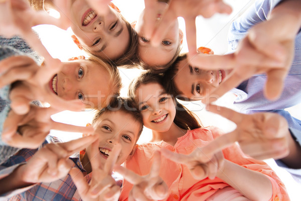 Glücklich Kinder Frieden Handzeichen Kindheit Stock foto © dolgachov