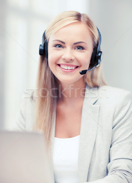 友好 女 熱線電話 操作者 業務 呼叫中心 商業照片 © dolgachov
