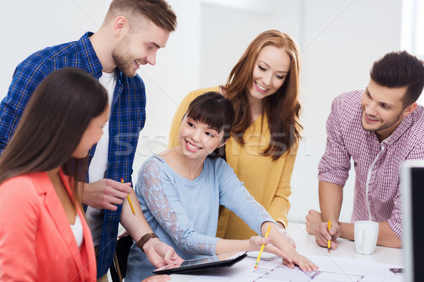 Stockfoto: Gelukkig · creatieve · team · studenten · werken · kantoor