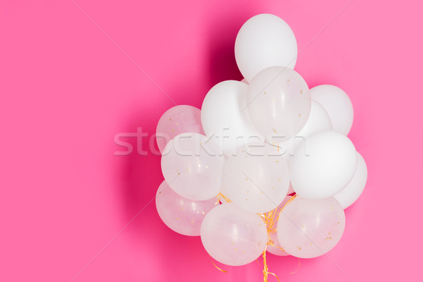 Közelkép fehér hélium léggömbök rózsaszín ünnepek Stock fotó © dolgachov