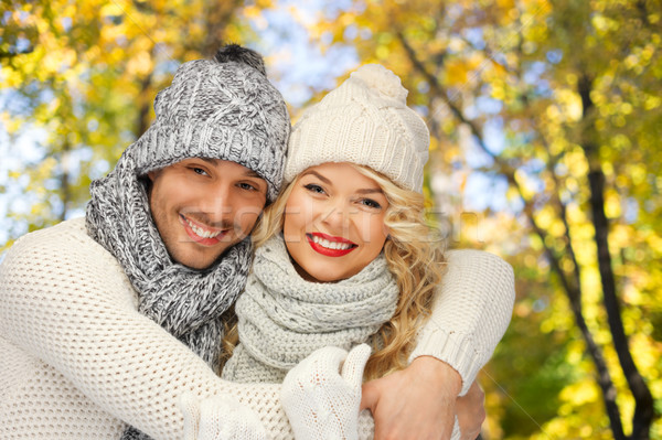 Fericit cuplu haine sezonul de toamna oameni Imagine de stoc © dolgachov