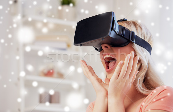 Kobieta faktyczny rzeczywistość zestawu okulary 3d technologii Zdjęcia stock © dolgachov