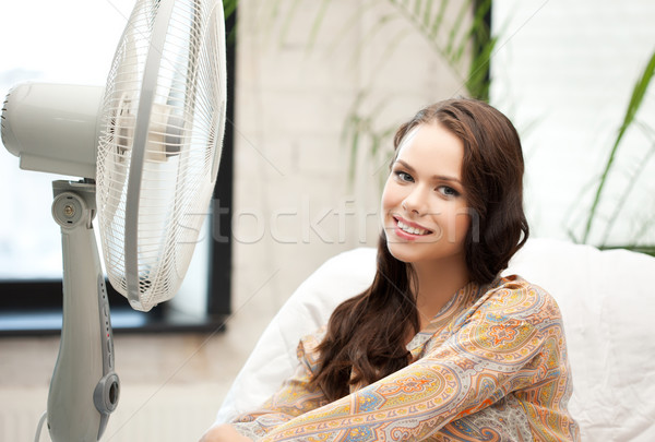 Gelukkig glimlachende vrouw vergadering ventilator foto vrouw Stockfoto © dolgachov