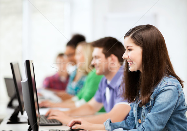 Studenten computers studeren school onderwijs technologie Stockfoto © dolgachov