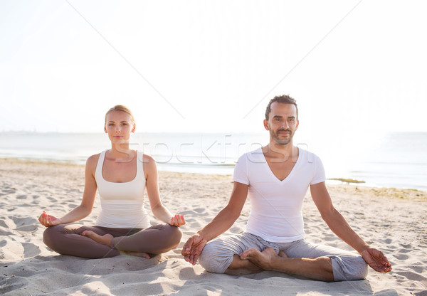 Foto stock: Sorridente · casal · ioga · ao · ar · livre · fitness