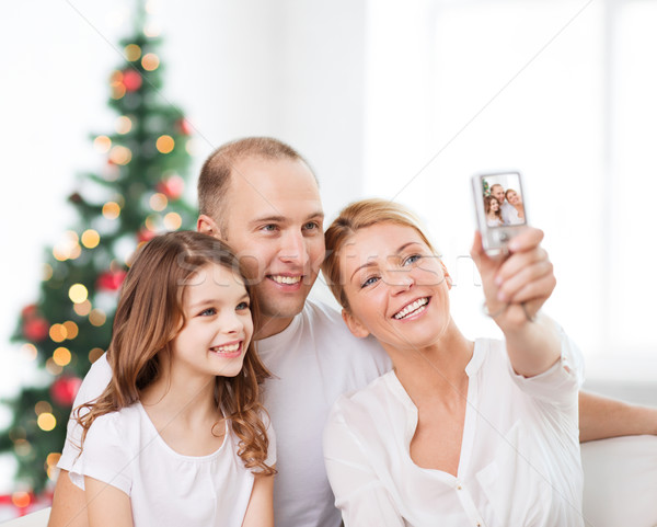 Família feliz câmera casa família férias tecnologia Foto stock © dolgachov