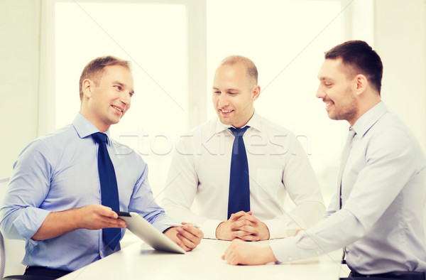 Equipe de negócios trabalhando escritório negócio sorridente Foto stock © dolgachov