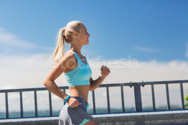 Sonriendo ejecutando aire libre fitness deporte Foto stock © dolgachov