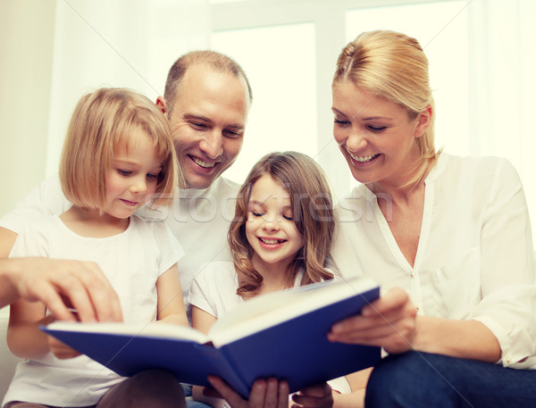 Stockfoto: Glimlachend · familie · twee · boek · kind