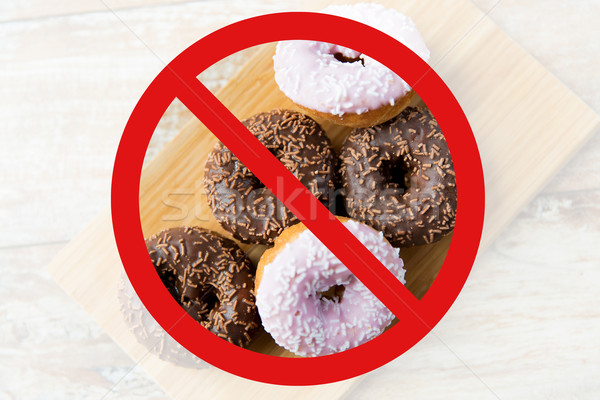 Donuts hinter keine Symbol Stock foto © dolgachov