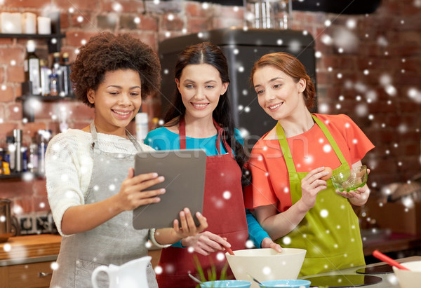 Stockfoto: Gelukkig · vrouwen · koken · keuken · klasse