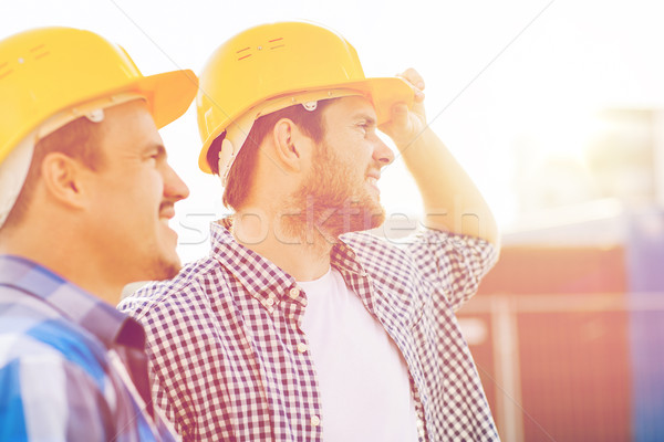 Foto stock: Grupo · sorridente · construtores · ao · ar · livre · negócio · edifício