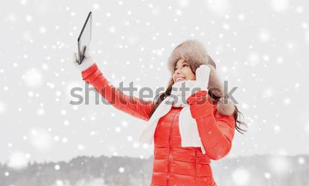Vrouw winter bont hoed buitenshuis Stockfoto © dolgachov