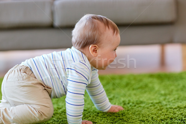 Baby jongen kruipen vloer home jeugd Stockfoto © dolgachov