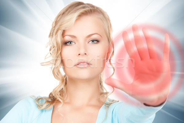 Mujer parada gesto brillante Foto Foto stock © dolgachov