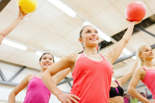 Gruppe Menschen Stabilität Kugeln Fitness Sport Stock foto © dolgachov